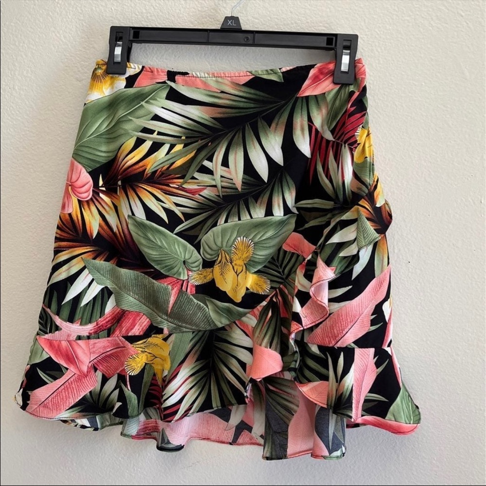 Womens tropical mini skirt with ruffles size small